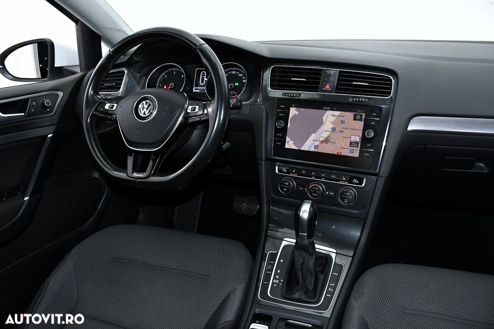 Volkswagen Golf - 10