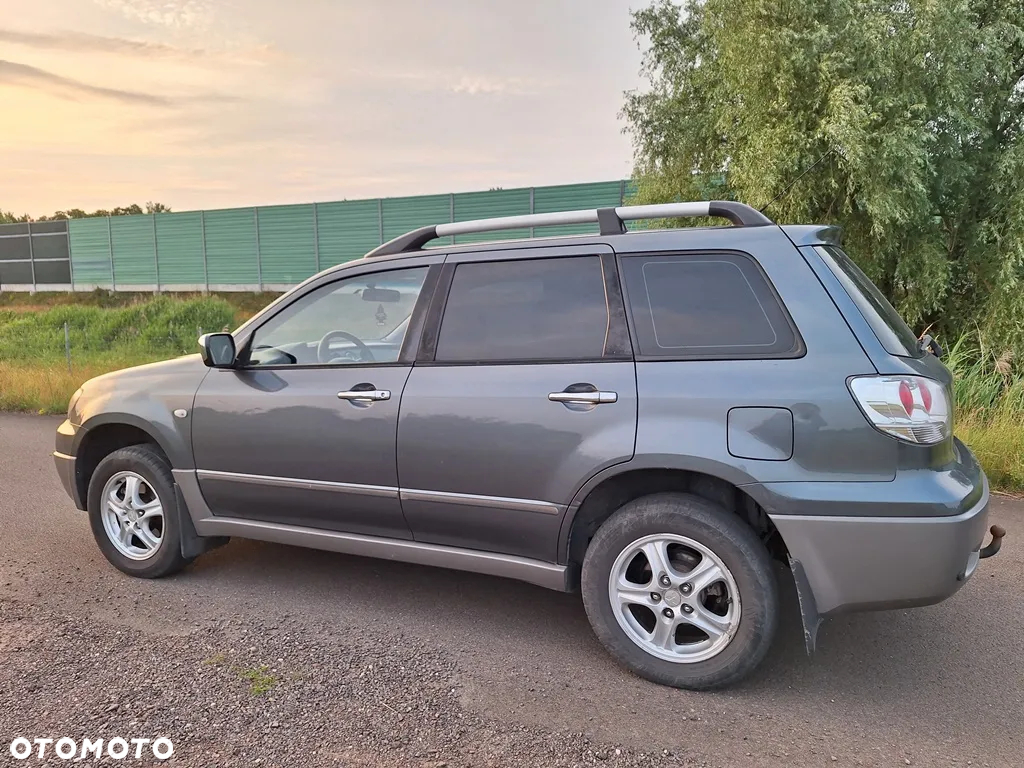 Mitsubishi Outlander 2.0 Comfort 4WD - 7