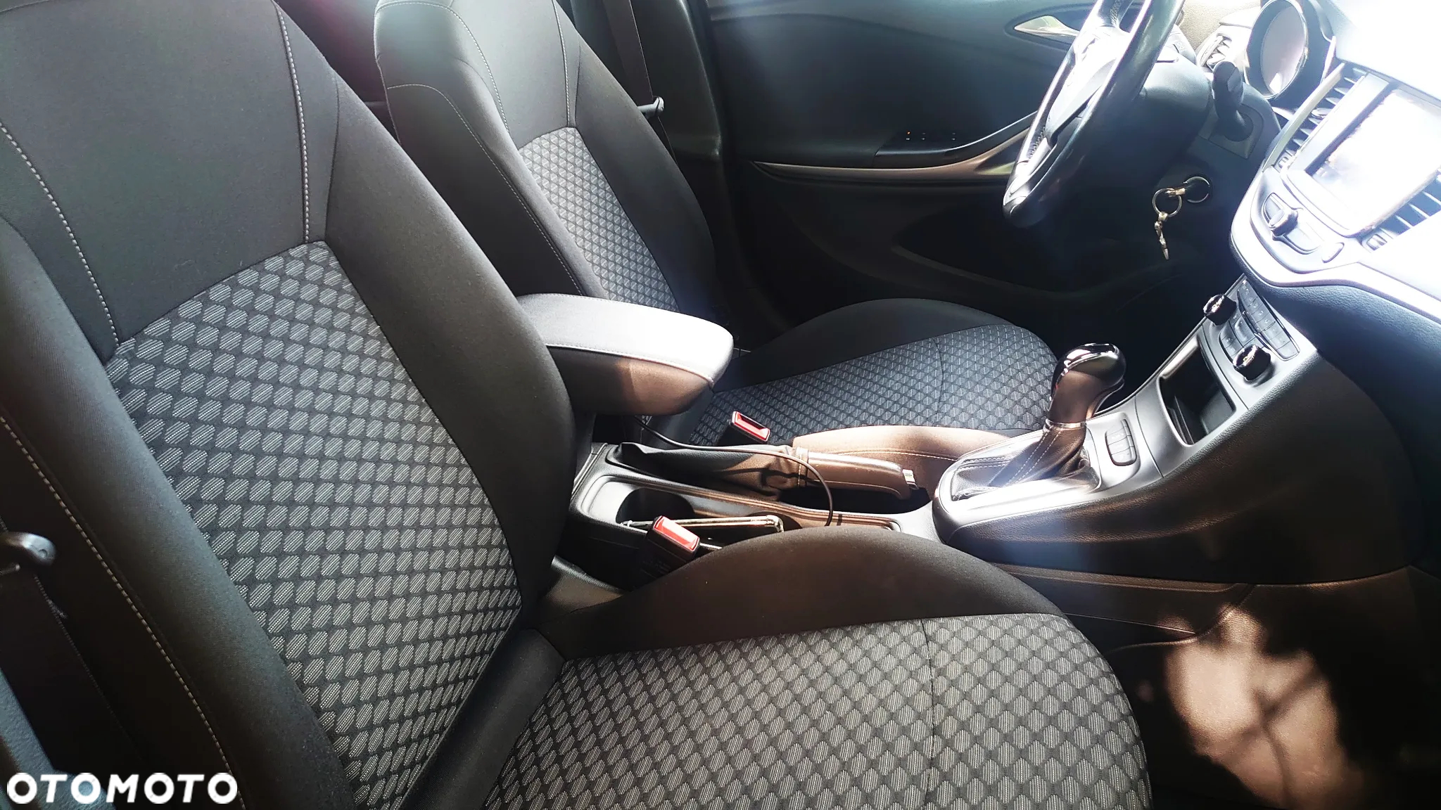 Opel Astra V 1.4 T Business Elegance S&S - 20