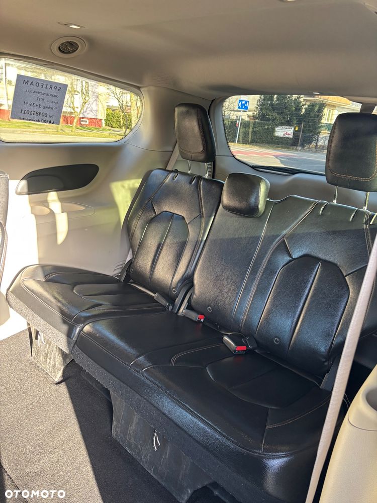 Chrysler Pacifica - 7