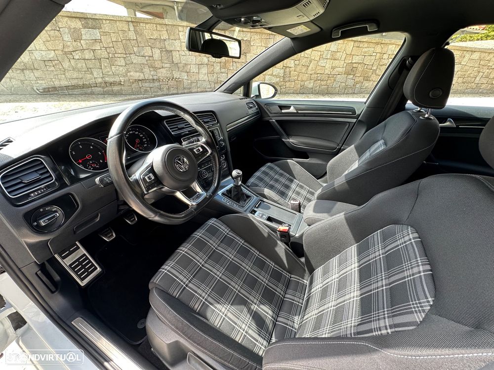 VW Golf 2.0 TDI GTD - 9
