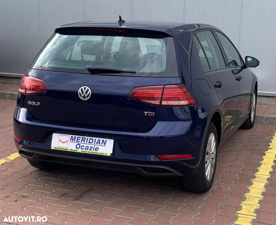 Volkswagen Golf - 6