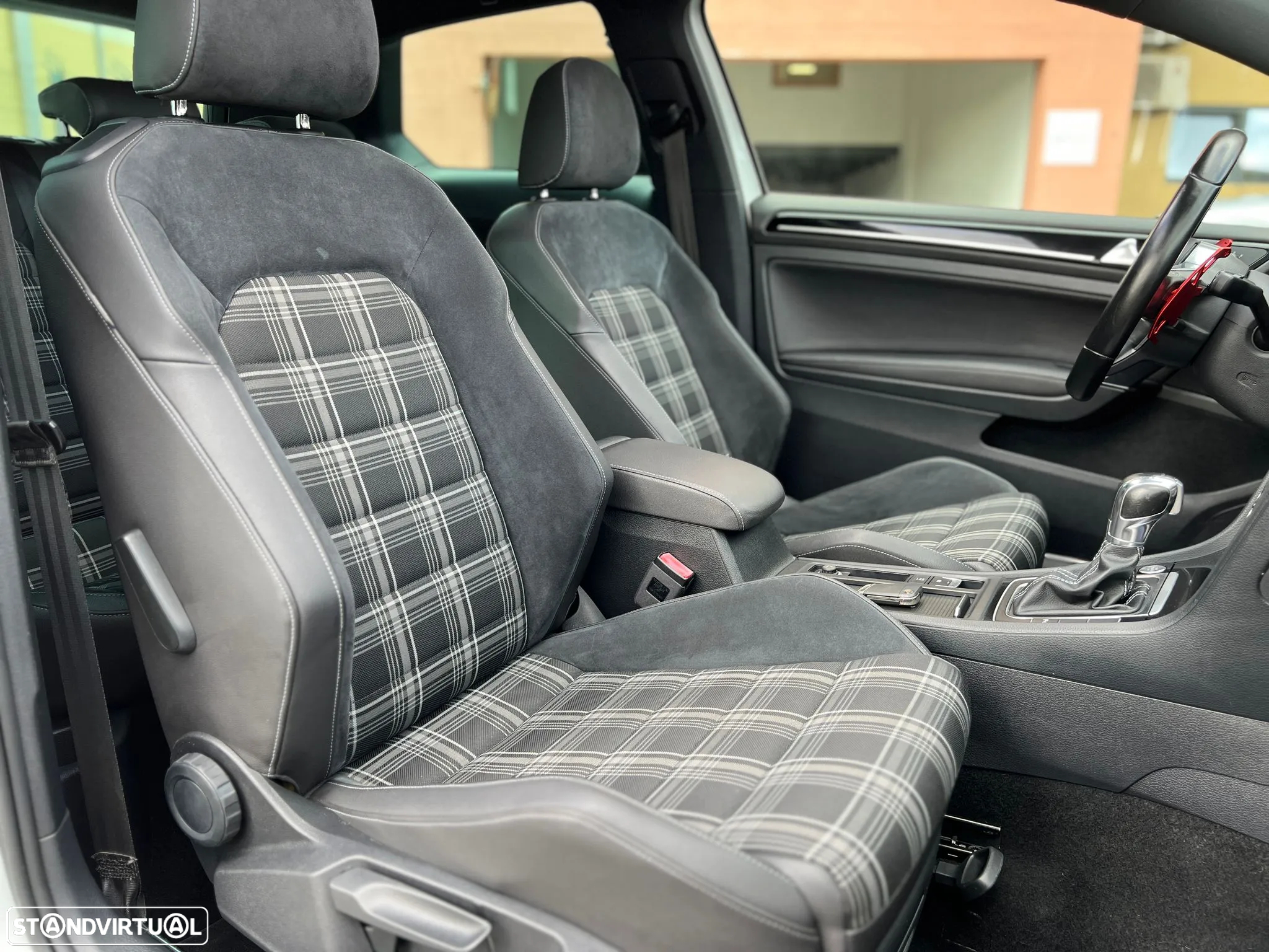 VW Golf 2.0 TDI GTD DSG - 24