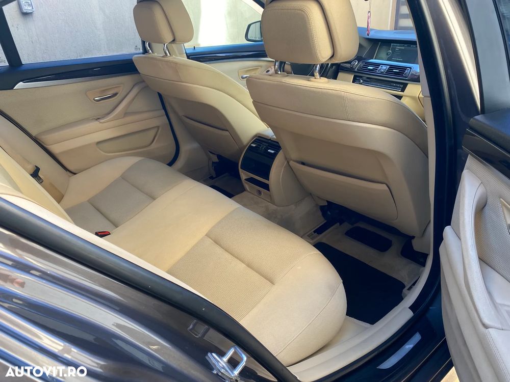 BMW Seria 5 520d Aut. Modern Line - 12
