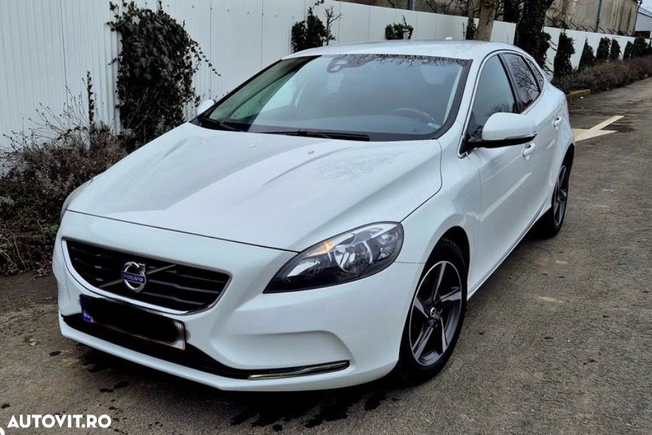 Volvo V40 D4 Momentum - 1