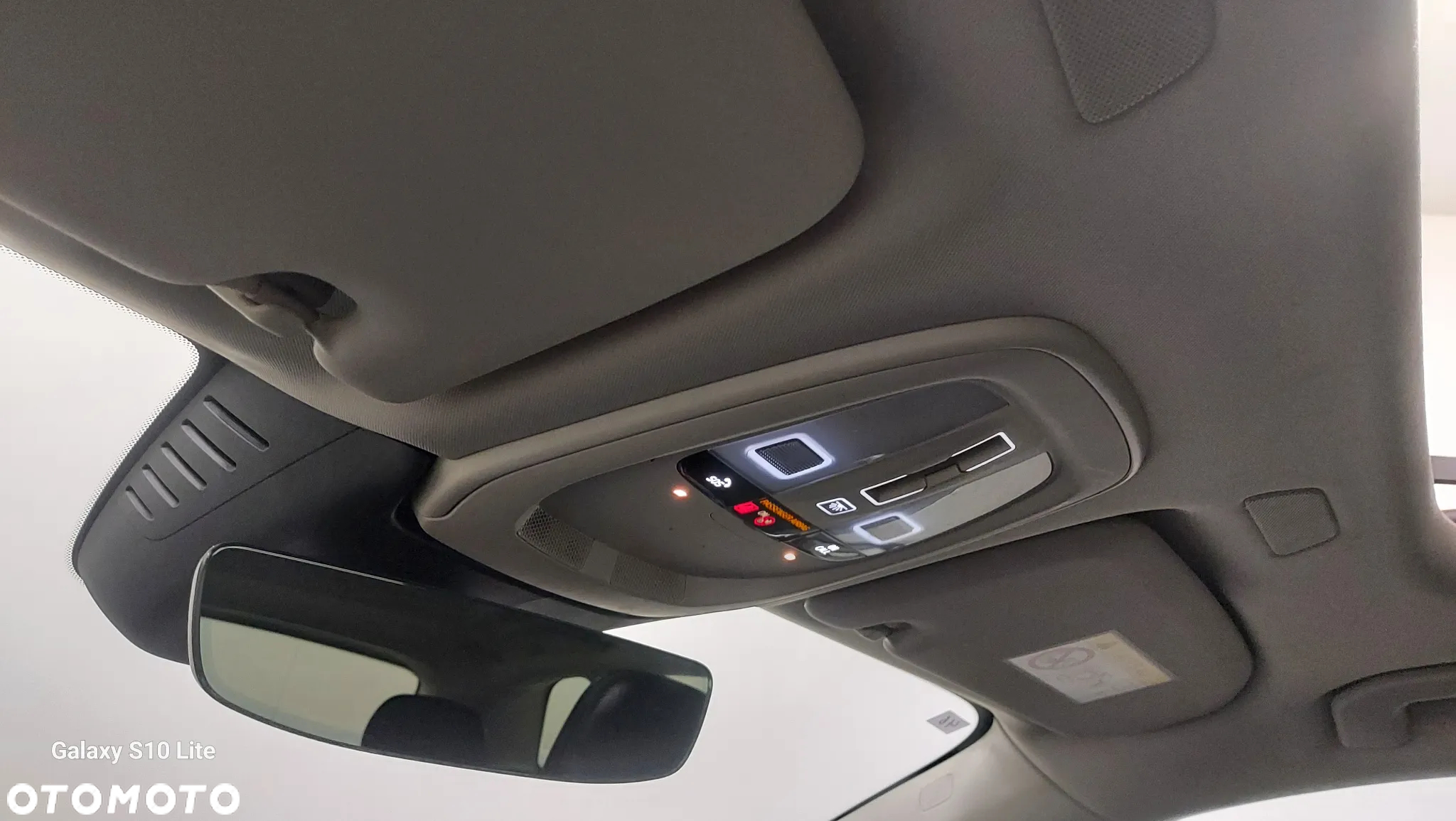 Volvo XC 60 T6 Plug-In Hybrid AWD Inscription - 24