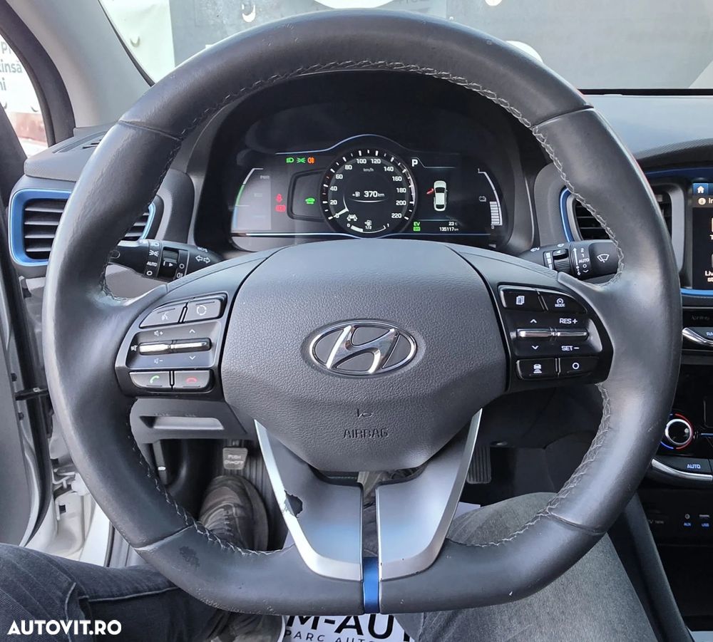 Hyundai IONIQ - 16