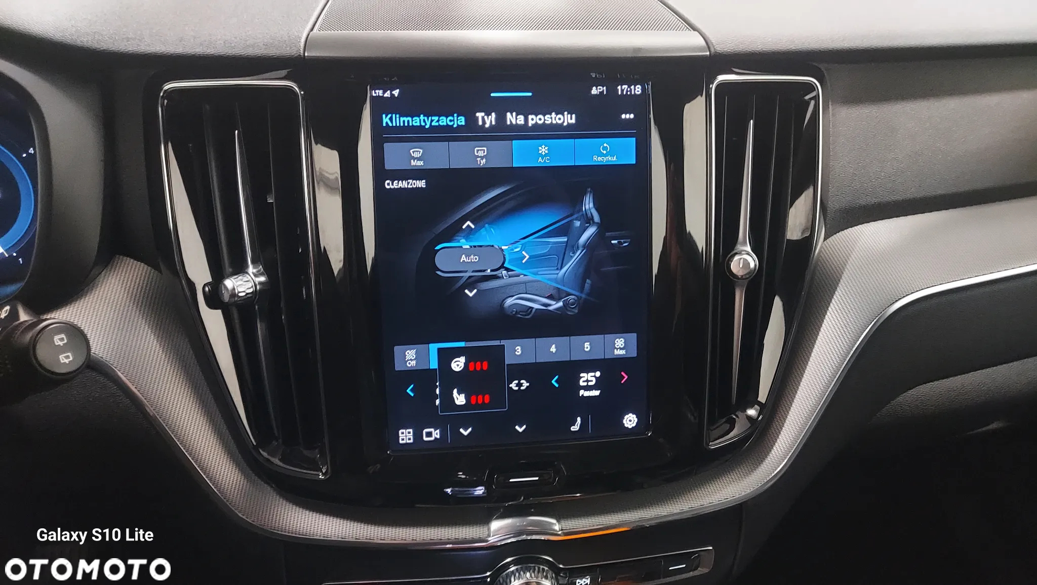 Volvo XC 60 B4 D AWD Plus Dark - 28
