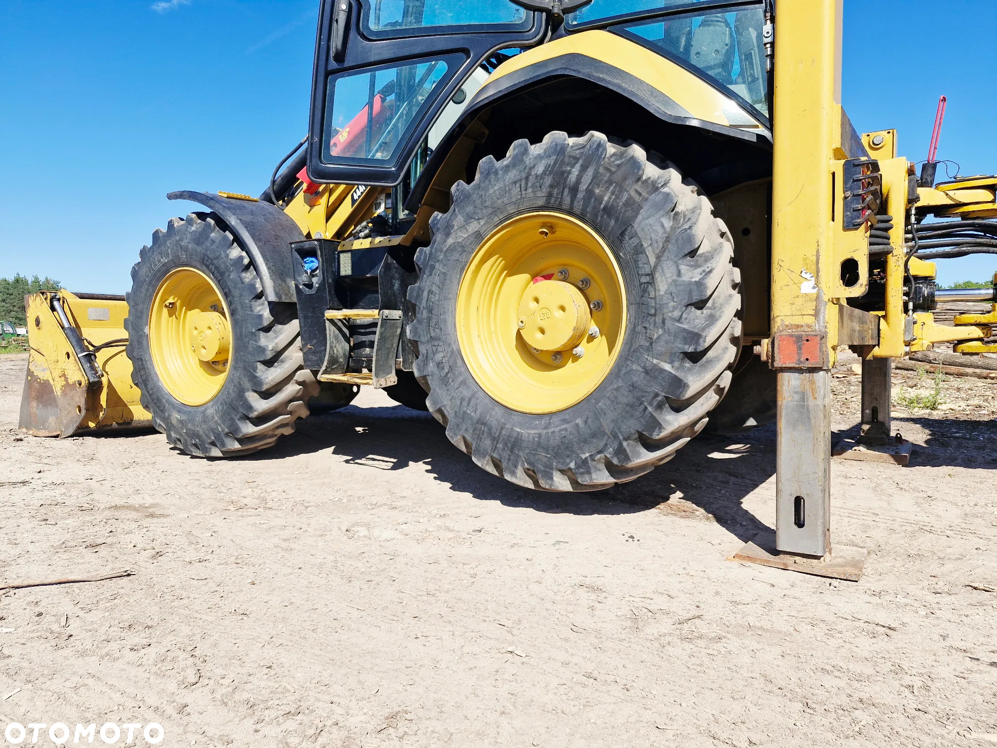 Caterpillar 444F2 - 15