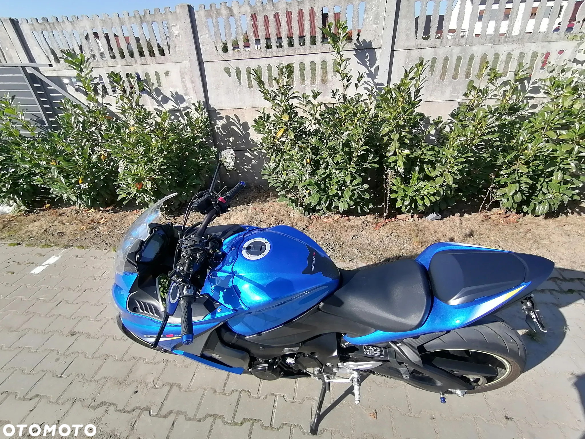 Suzuki GSX 1000 - 10
