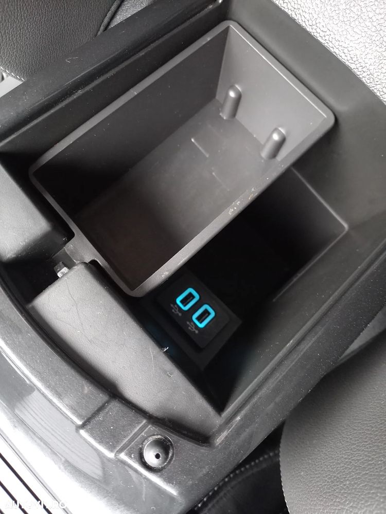 Ford Kuga 2.0 TDCi 4WD Powershift Titanium - 32