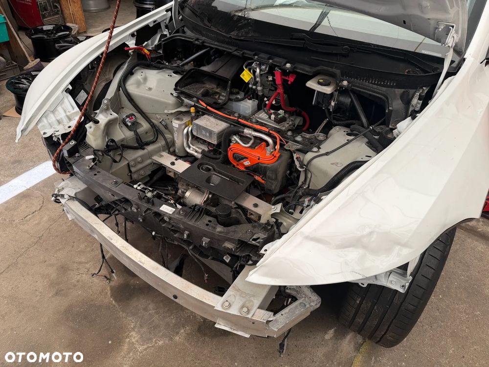 Tesla Model Y Long Range Dual Motor AWD - 6