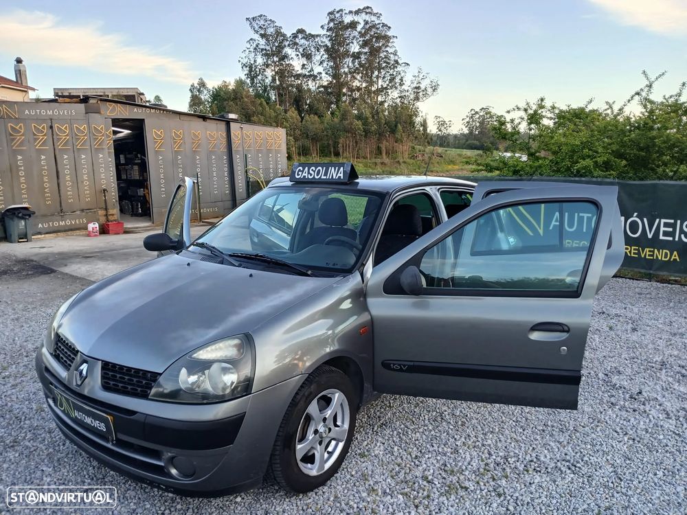 Renault Clio 1.2 16V Confort Authentique - 2