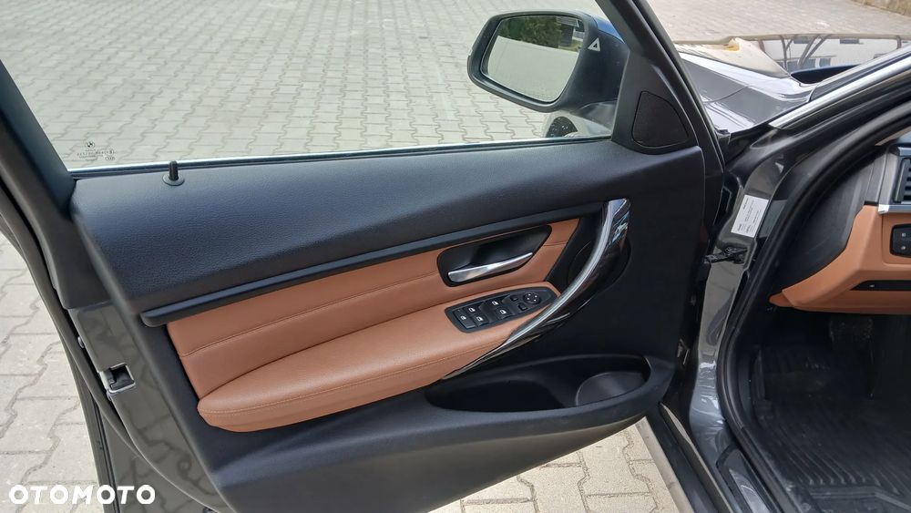 BMW Seria 3 330d Sport-Aut Luxury Line - 17