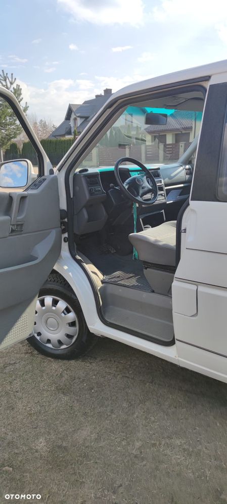 Volkswagen Caravelle - 14