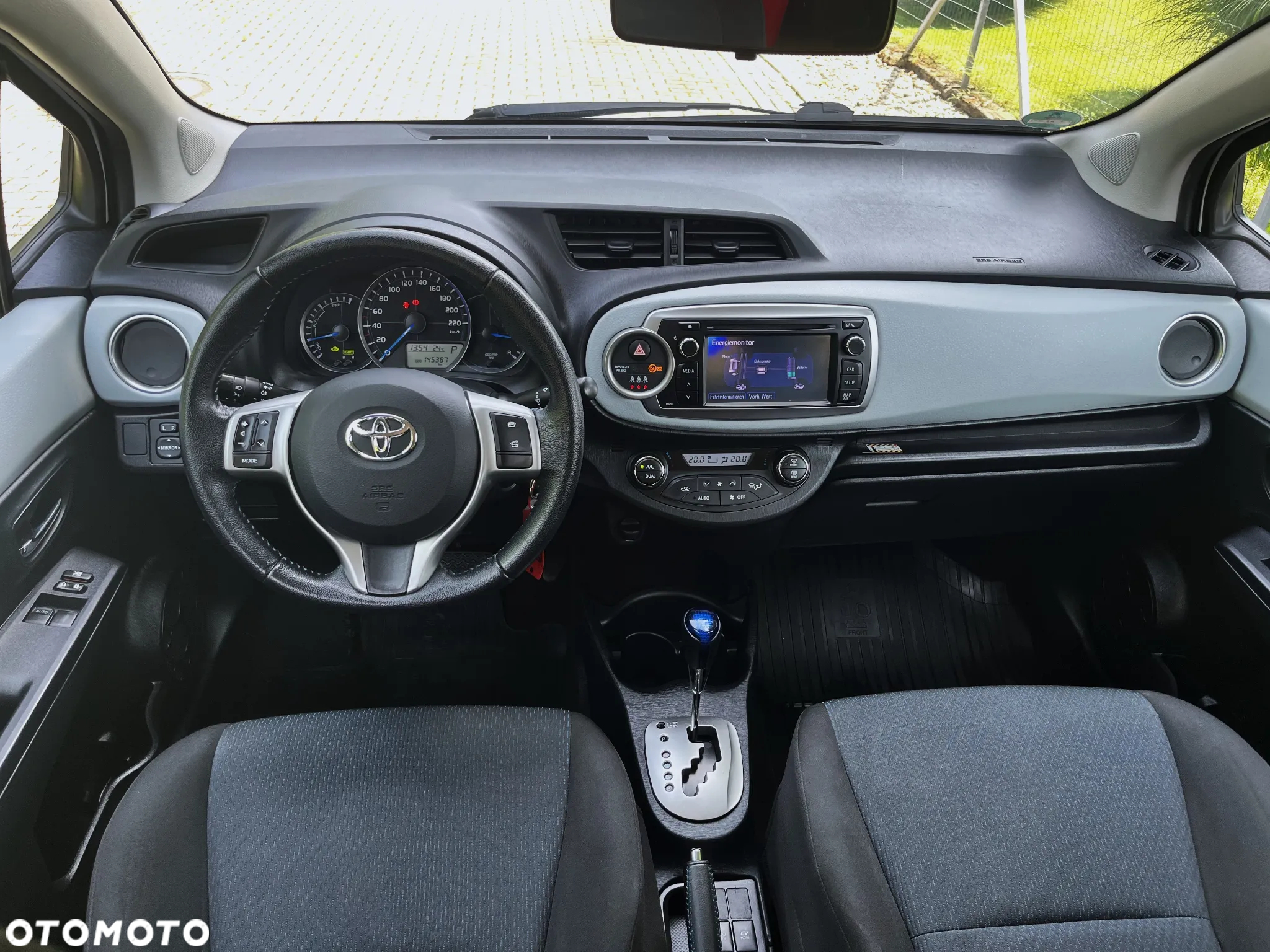 Toyota Yaris Hybrid 100 Premium - 16