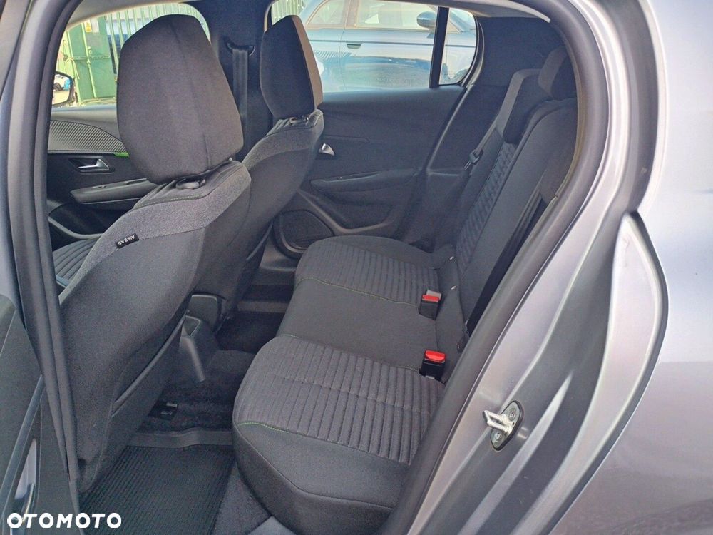Peugeot 208 - 10