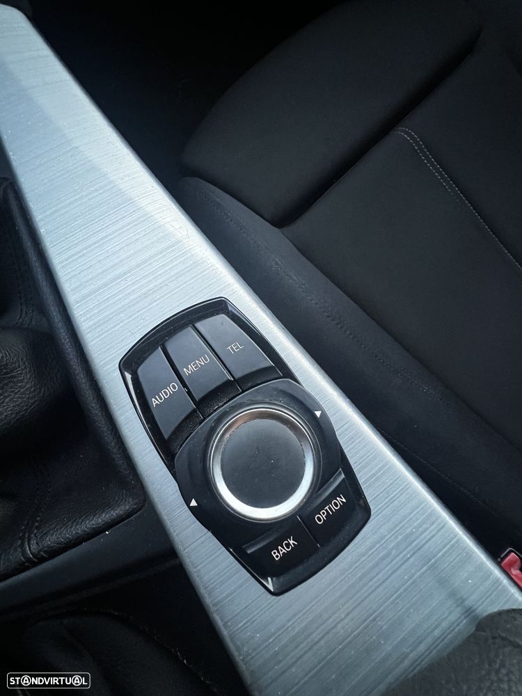 BMW 318 d Line Sport — fotografia 7