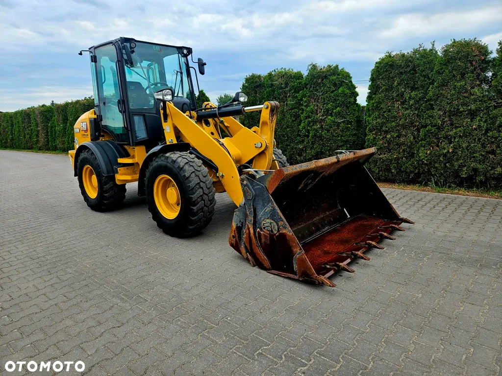 Caterpillar 908M - 2