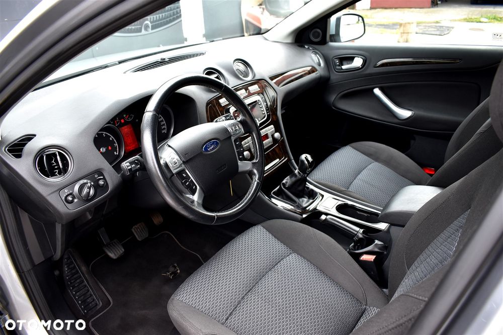 Ford Mondeo 2.0 Ghia X100 / X - 18