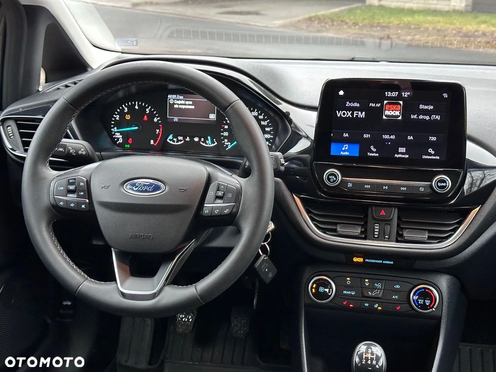 Ford Fiesta 1.1 S&S TITANIUM - 24