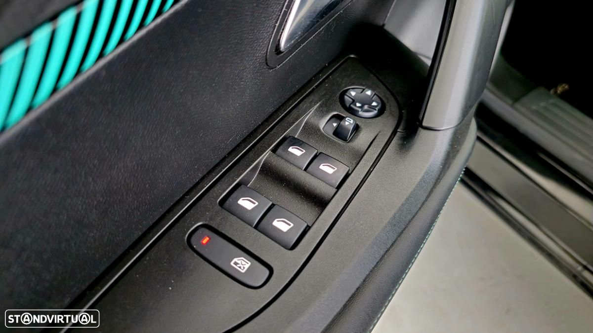 Peugeot e-2008 Allure - 9