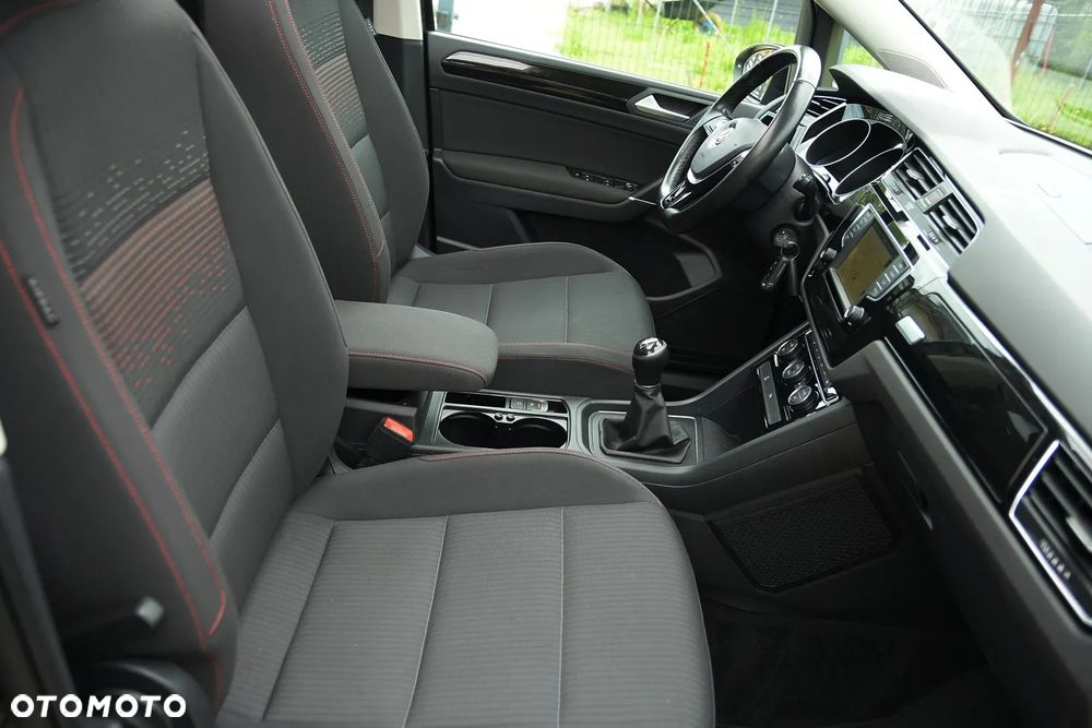 Volkswagen Touran 2.0 TDI SCR Highline - 18