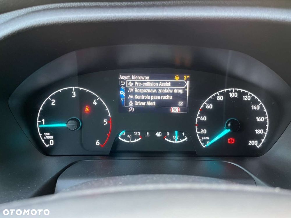 Ford Tourneo Custom - 12