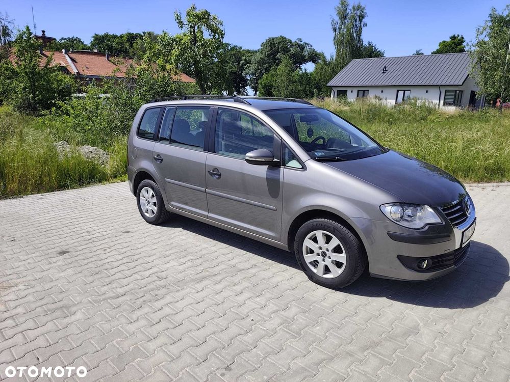 Volkswagen Touran - 1