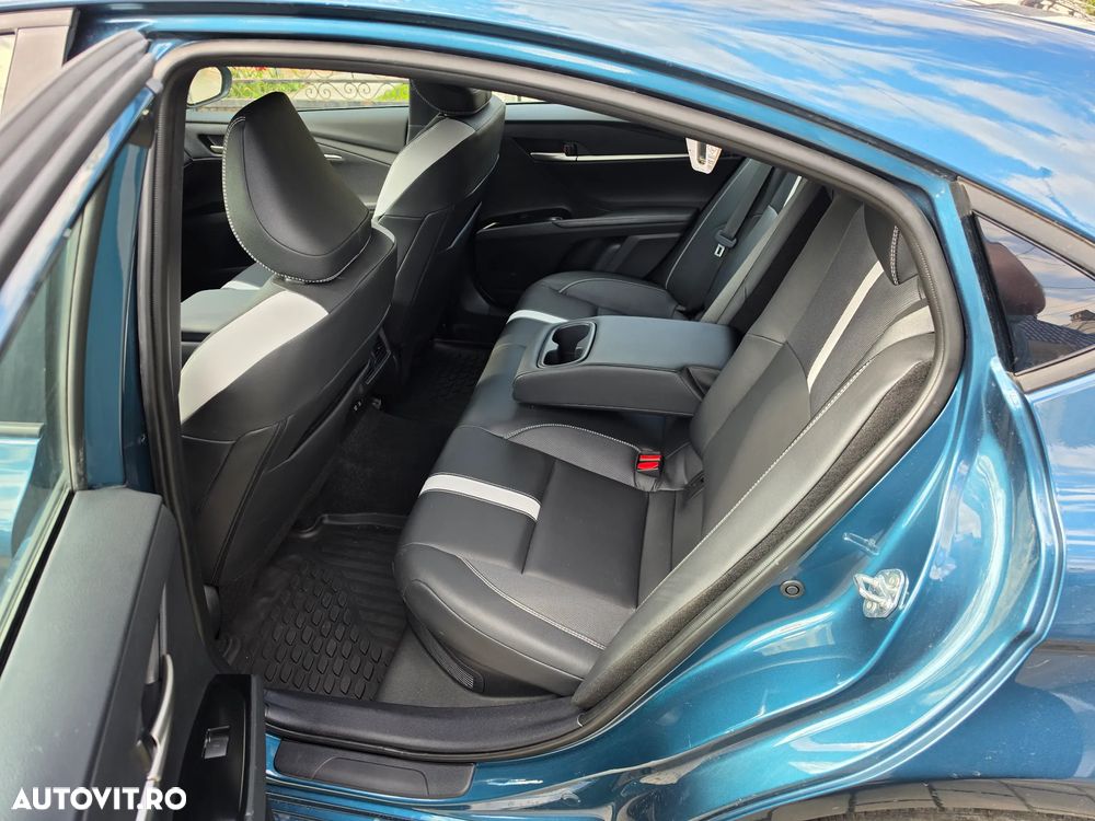 Toyota Camry - 20