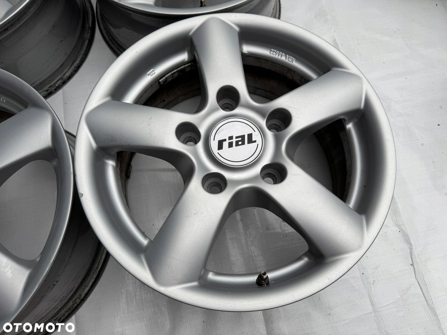 Felgi Rial 5x139,7 16" 7J ET45 565 - 6