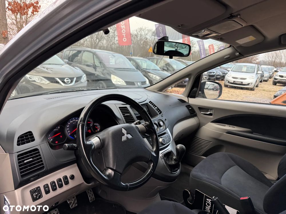 Mitsubishi Grandis 2.4 Inform - 22