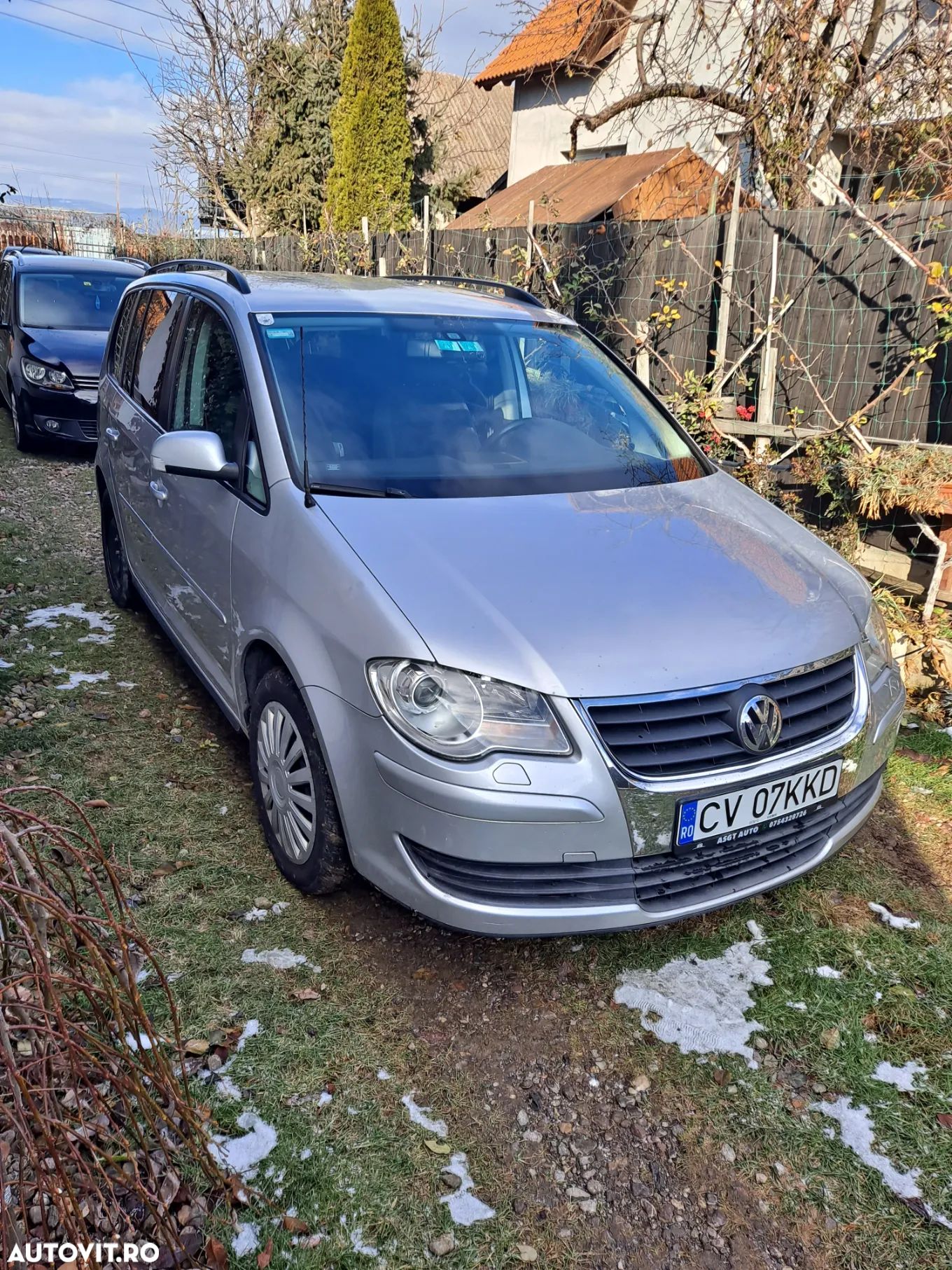 Volkswagen Touran - 1