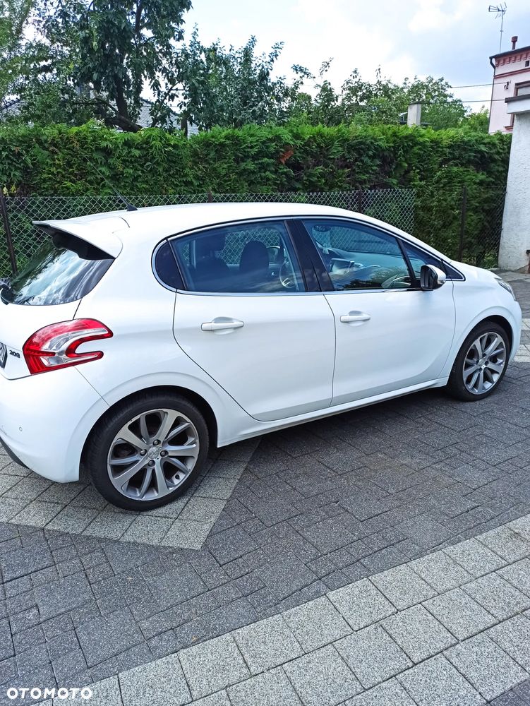 Peugeot 208 2014 photo 4