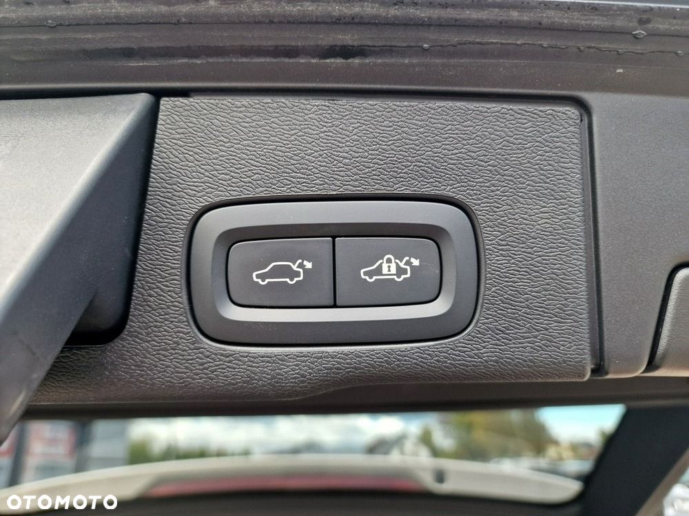 Volvo XC 60 T6 Plug-In Hybrid AWD Ultra Dark - 37
