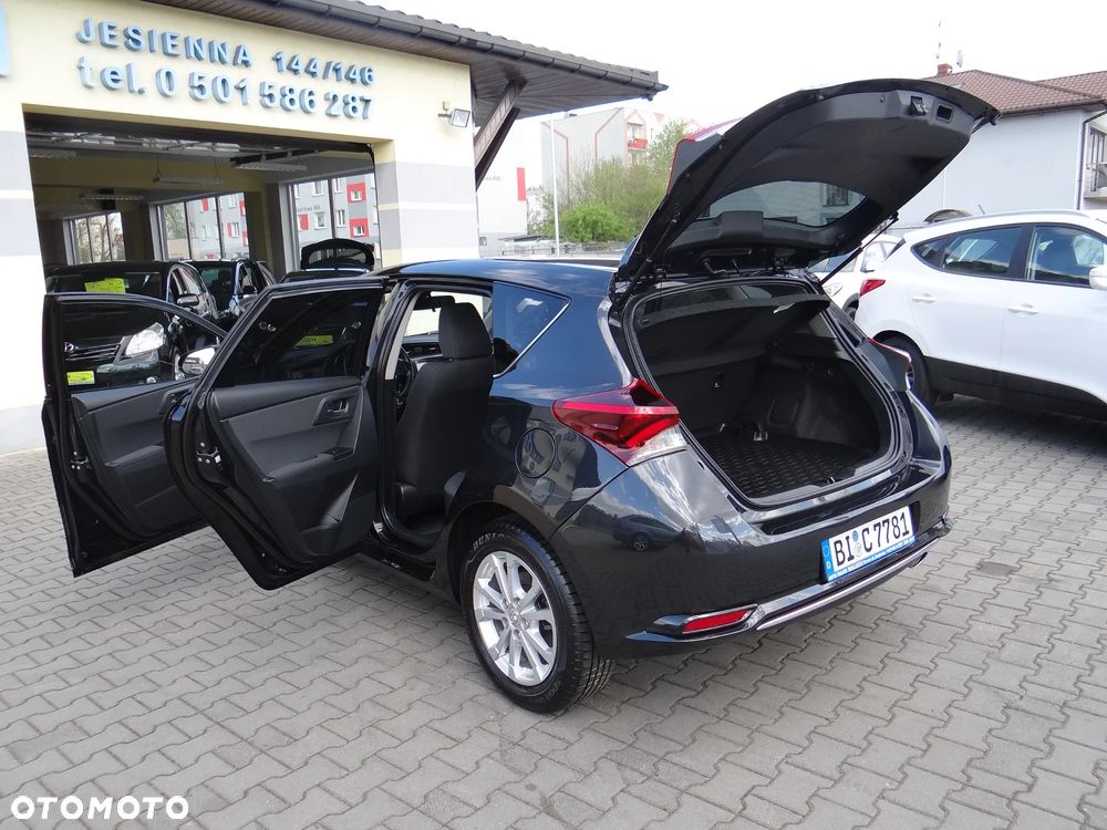 Toyota Auris 1.2 Turbo Team Deutschland - 16