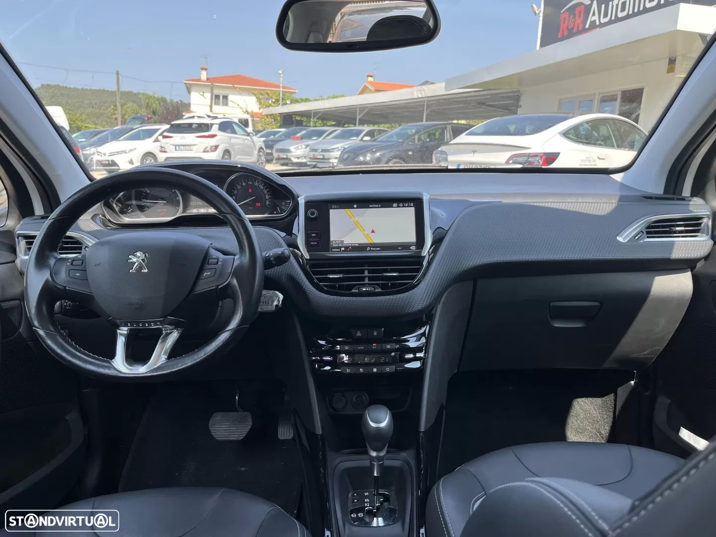 Peugeot 2008 1.2 PureTech Allure EAT6 - 11