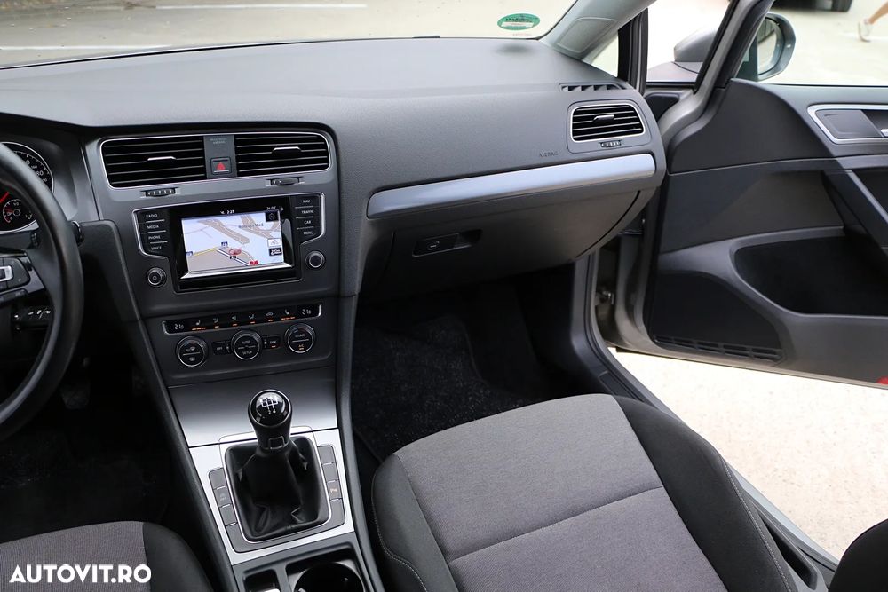 Volkswagen Golf - 17