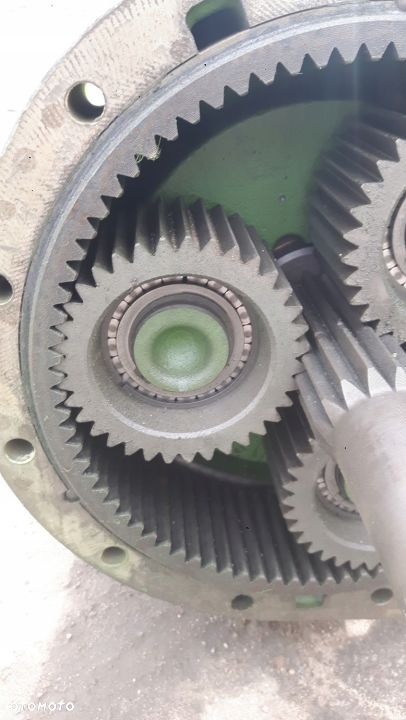 Zwolnica lewa JOHN DEERE 6125R AL215243 107kW 14R - 8