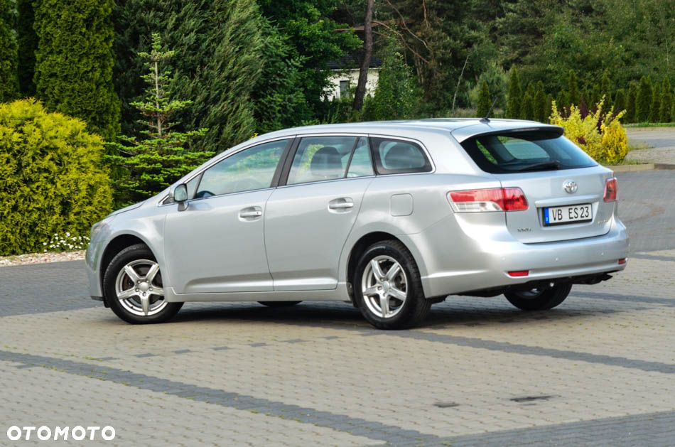 Toyota Avensis 1.8 Comfort - 10