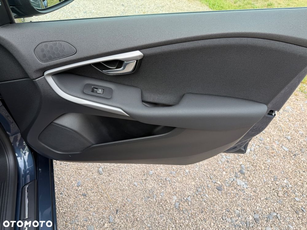 Volvo V40 D2 Momentum - 27