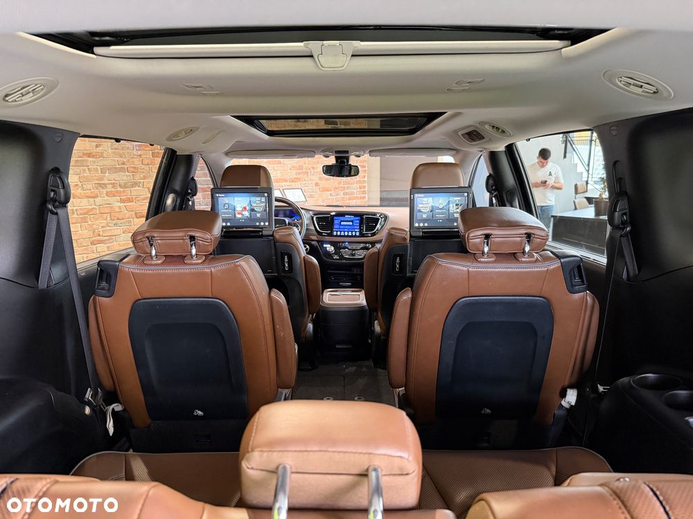 Chrysler Pacifica - 32