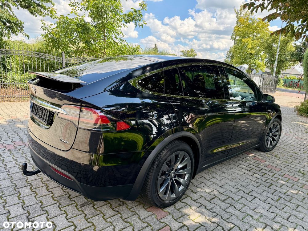 Tesla Model X - 10