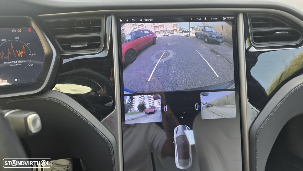 Tesla Model S Long Range - 32