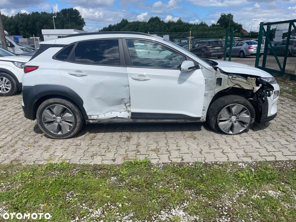 Hyundai Kona - 11