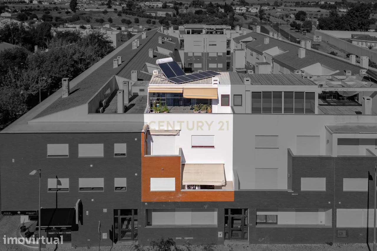 Apartamento T4 Duplex com varandas e Terraço - Lugar de Garagem na cav - Grande imagem: 2/37