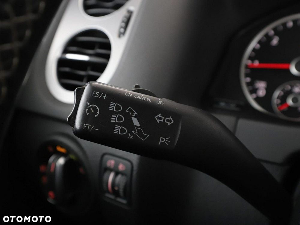 Volkswagen Tiguan 2.0 TDI SCR BlueMotion Technology Lounge Sport & Style - 32