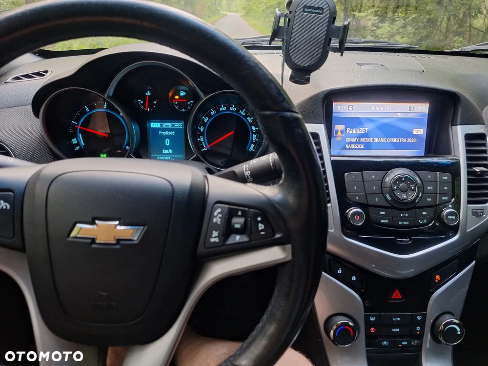 Chevrolet Cruze - 12