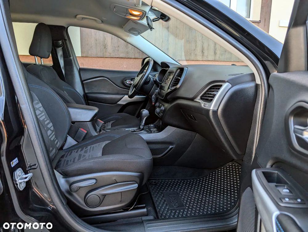 Jeep Cherokee - 21