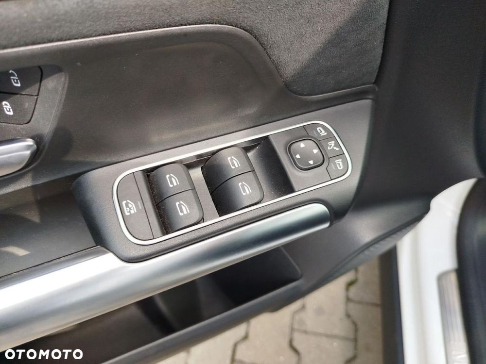 Mercedes-Benz GLA - 14